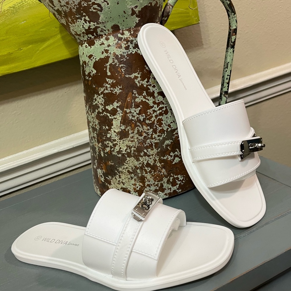 DIVA Lounge White Slide Sandals with Silver Accent
